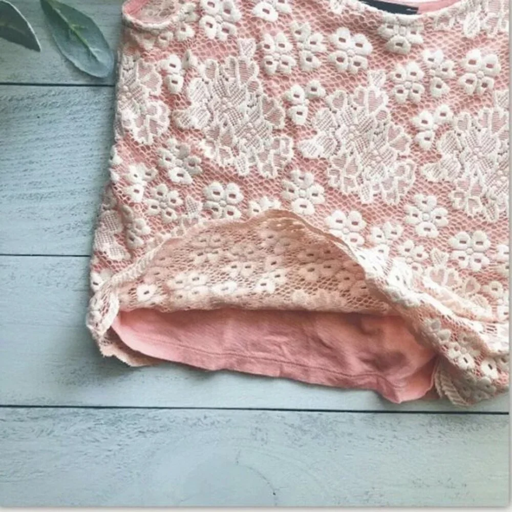 Topshop Sz 2 Pink & White Floral Lace Crop Top